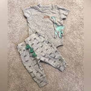 ⭐️5/$25⭐️ Carter's 3M Gray Dinosaur Matching Outfit Set